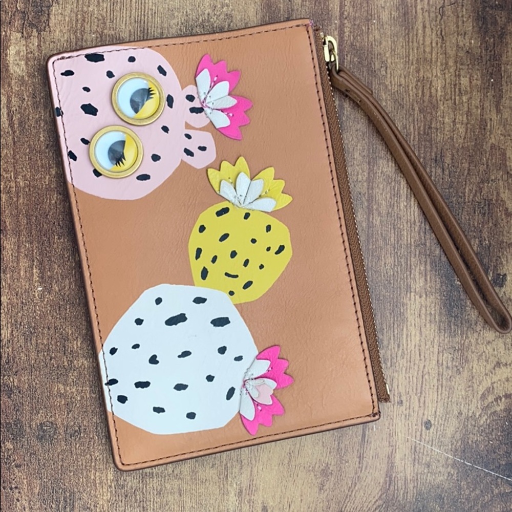 Fossil wristlet